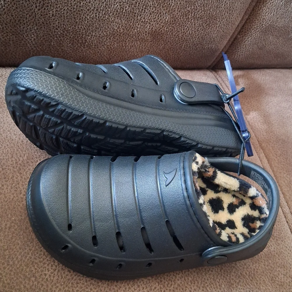 Rugged Shark Kids' Black Clog Slip-Ons With Leopard Print Faux Fur Size 12